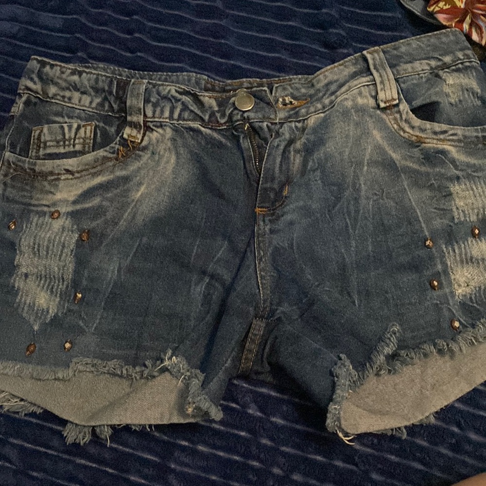 Cute jean shorts w gems